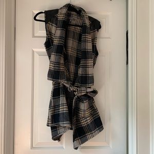 Lisa Rinna Plaid vest
